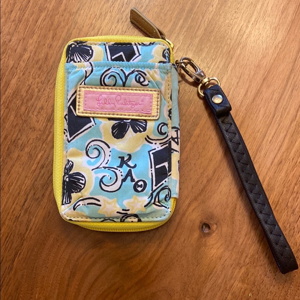 Lilly Pulitzer wristlet   Very good  condition